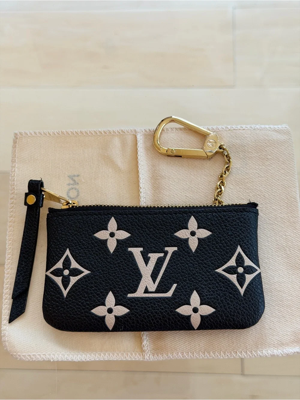 Auth Louis Vuitton key pouch in monogram empreinte leather